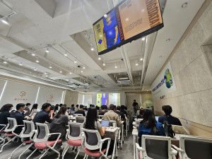 지난 14일 열린 ‘일본 게임 시장, 성과를 만드는 한끗’ 세미나에서 씽킹데이터코리아 정민수 분석가가 강연을 진행하고 있다
