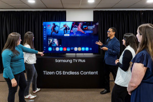브라질 상파울루 ‘2025 중남미 VD 세미나’에서 참석자들이 삼성 TV 플러스를 경험하고 있다