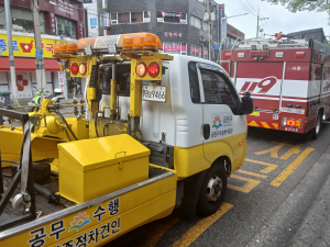 전통시장 내 소방차 통로 확보 합동훈련 현장(사진=금천구시설관리공단)