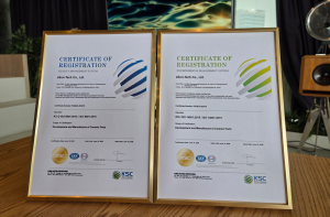 2025년 6월 16일자로 인증을 취득한 ‘세라믹 부품의 개발 및 제조’ 분야 ISO 9001: 품질경영시스템, ISO 14001: 환경경영시스템 인증서