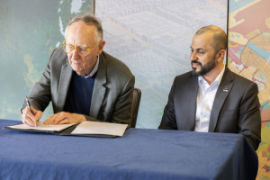 Esri President Jack Dangermond and Space42 CEO Hasan Al Hosani sign a Memorandum of Understanding (MOU) at the Esri User Conference.