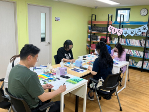 ‘다시, 마음을 잇다’ 프로그램을 통해 집단미술치료와 접목시킨 부모교육이 진행되고 있다