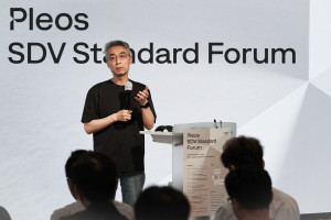 Pleos SDV 스탠다드 포럼에서 현대차·기아 AVP 본부장 송창현 사장이 발표하는 모습