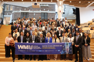 WMU Maritime Affairs Conference 2025 행사 참석자들이 기념 촬영을 하고 있다