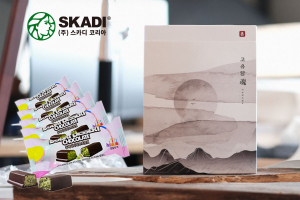 최근 인기를 얻고 있는 스카디코리아의 프리미엄 ‘두바이 디저트 초콜릿’(왼쪽)과 프리미엄 한과 브랜드 ‘고유담 혼’(오른쪽)