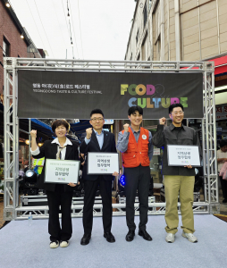 강남구 영동전통시장에서 ‘첫걸음시장육성사업 5대과제 혁신을 위한 업무협약식’이 진행됐다