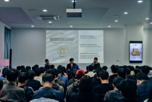 11월 1일 개최된 아리아 프로토콜 밋업 ‘IP 자산화의 미래를 만나다’ 패널 토론에서 K팝과 블록체인 산업의 미래를 논의하고 있다. 왼쪽부터 장채선 스토리 한국 총괄, 도코 PIG 엔터테인먼트 CEO, 한원석 아리아 프로토콜 투자 리드