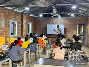 월드쉐어가 마련한 흐마우비 타운십 공부방에서 아이들이 교육을 받고 있다