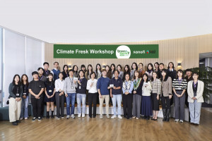 사노피 임직원들이 ‘기후 프레스크’ 세션 후 지구를 위한 다짐을 하고 있다