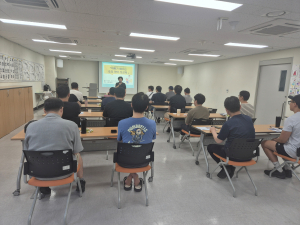 상반기 대그룹 부모교육 ‘아버지가 배우는 청소년기 발달장애인 자녀를 위한 성교육’이 진행되고 있다