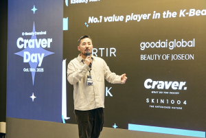 크레이버데이 연단에서 발표 중인 홍영락 크레이버코퍼레이션 세일즈팀장