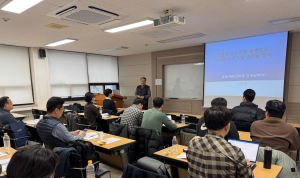 경상국립대학교 서정세 교수가 교육을 진행하고 있다