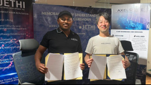 Naol Debele, Chief Executive Officer of Jethi (left), and Yuya Nakamura, President and CEO of Axelspace, at the signing ceremony on January 13 in Ethiopia