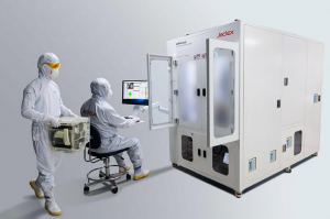 제덱스 엔지니어들이 ‘M802ESC’ 장치의 출하검사를 진행하고 있다