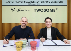 투썸플레이스가 미국 슈퍼 프리미엄 아이스크림 브랜드 밴루엔(Van Leeuwen)과 마스터 프랜차이즈 계약(MFA)을 체결하고, 한국 시장에 밴루엔을 론칭한다(제공=투썸플레이스)
