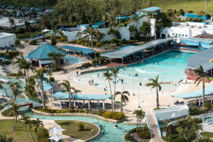 2박 이상 예약 시 50% 할인 및 조식·워터파크 무제한 혜택 포함 프로모션을 진행하는 호시노 리조트 리조나레 괌