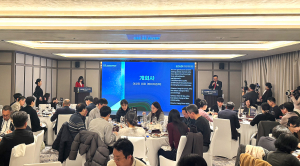 레이저옵텍 ‘LEAD 심포지엄’에서 이창진 대표이사가 개회사를 발표하고 있다(사진= 레이저옵텍)