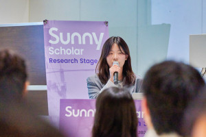 하수진 써니가 지난 3월 21일 진행된 ‘Sunny Scholar Research Stage’에서 발굴한 문제를 발표하고 있다