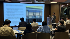 지난 15일 열린 ‘스케일업 CEO 클럽’에서 임정욱 스타트업얼라이언스 공동대표가 ‘한국 스타트업 생태계와 정부의 역할’을 주제로 강연하고 있다