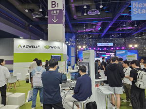 ‘넥스트라이즈 2026, 서울’ 행사 현장에 마련된 에즈웰에이아이·NVIDIA 부스에서 참관객들이 데모와 전시 내용을 살펴보고 있다