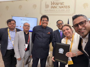 Syngenta Country Head for France Anne Azam (2nd from right) with India’s Minister of Commerce and Industry Piyush Goyal (3rd from left) and Annam Principal Scientific Advisor to the Government of India Dr. Ajay Sood (3rd from right) at the signing ceremony.