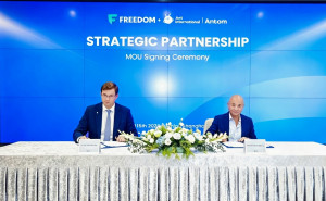 From left to right: Timur Turlov, CEO of Freedom H