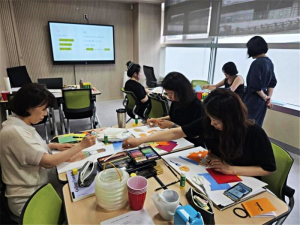 금나래도서관에서 진행한 ‘나래 북 팩토리’ 프로그램 모습
