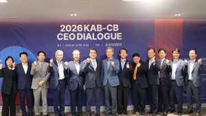 18일 열린 ‘제2차 KAB-CB CEO Dialogue’에서 KAB와 국가기술표준원, 주요 인증기관 대표들이 기념촬영을 하고 있다