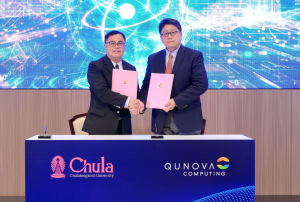 MOU ceremony held in Bangkok , Thailand on Sep. 7th. Dr. Wilert Puriwat, President of Chulalongkorn University on rhe left, and Jaewan KIM, Chief Product Officer of Qunova Computing on the right