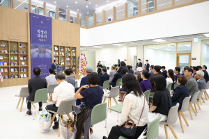 투데이아트 박장선 회장이 3일 한국항공대학교 학술정보관 1층에서 열린 ‘박장선 라운지’ 개관식에서 답사를 하고 있다
