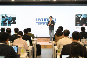 11일(금) 판교 42dot 본사에서 열린 ‘현대차그룹 자율주행 미디어데이’에서 현대차·기아 AVP본부장 박민우 사장이 발표하는 모습