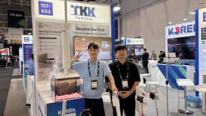 ‘IFA 2026’에서 ‘TKK’ 부스를 운영한 건국대 GTEP사업단 김찬회(왼쪽), 박태영 요원