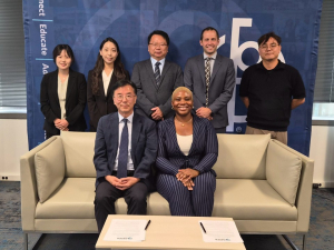 한국지방재정공제회 김종범 상임이사(앞줄 왼쪽)가 공제회 대표로 9월 1일(한국 시간) LOFA-GFOA 기관 간 MOU를 체결했다