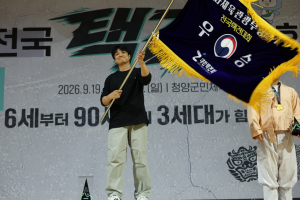 종합 우승을 차지한 서울특별시택견회 염신우 사무국장