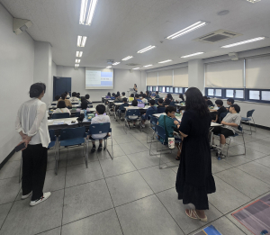 남서울대학교에서 열린 ‘2026 청소년 로보틱스 챌린지’ 예선에서 참가 참가자들이 교육을 받고 있다