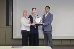나나트래블은 2025년부터 크루즈 전문 여행사 크루즈야의 수도권 광역지사로 활동하며 수도권 고객의 크루즈 여행 상담과 예약을 맡고 있다. 최근에는 크루즈 전용 홈페이지 ‘나나크루즈’를 운영하며 크루즈 사업을 넓혀가고 있다. 사진은 나나트래블과 크루즈야 관계자들이 함께한...